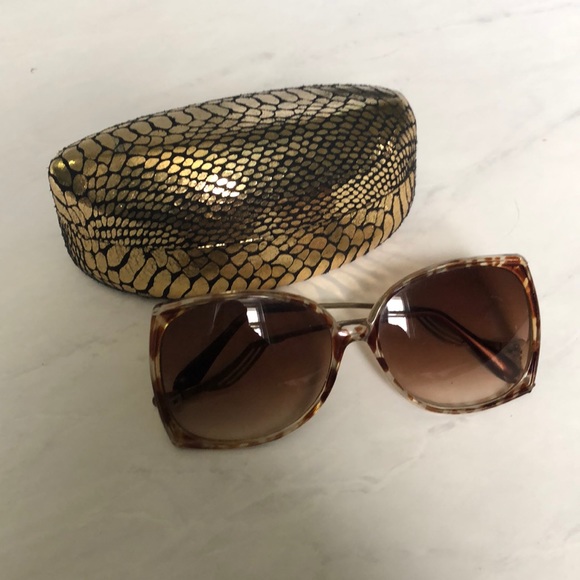 joan boyce Accessories - 💕 3/$15 Joan Boyce sunglasses and case